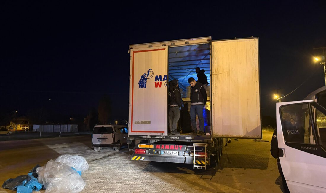 İbrahim UĞUR/TOKAT, (DHA)- TOKAT’ın Erbaa ilçesinde durdurulan TIR’da yapılan aramada