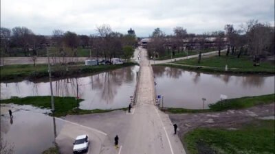 Olgay GÜLER/EDİRNE, (DHA)- BULGARİSTAN'da etkili olan yağışların ardından Edirne'deki nehirlerde