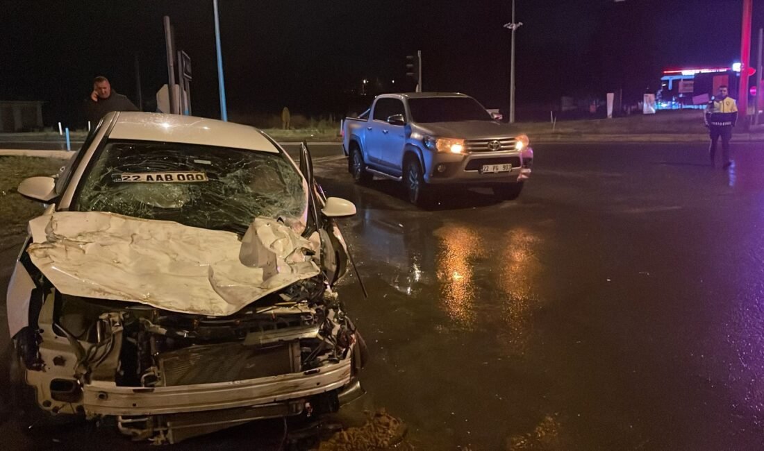 Ünsal YÜCEL/İPSALA (Edirne), (DHA)- EDİRNE'nin İpsala ilçesinde TIR, kamyonet ve