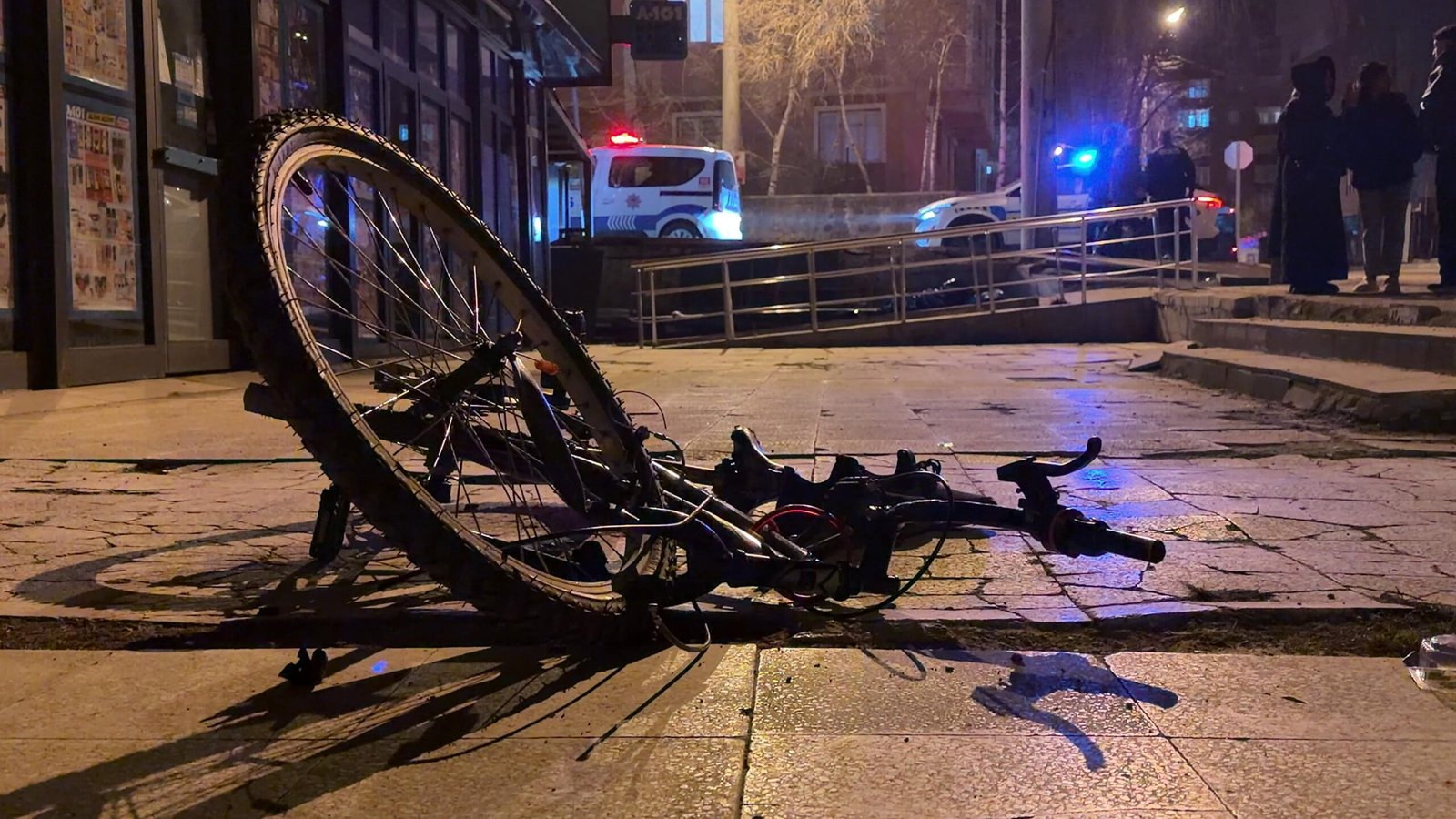 Oktay POLAT/ ERZURUM, (DHA)- ERZURUM’da ekmek almak için bisikletiyle markete