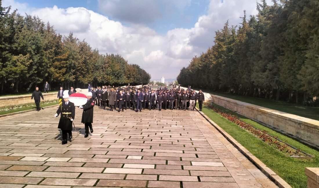 Emniyet teşkilatından Anıtkabir’e ziyaret Nisa MİĞAL-Ali Oğulcan ARSLAN/ANKARA, (DHA)- EMNİYET Genel Müdürü Mahmut Demirtaş