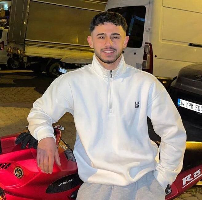 Baran AKKAYA/İSTANBUL,(DHA)- ESENYURT’ta yolun karşısına geçmeye çalışan yayaya çarpan motosikletin