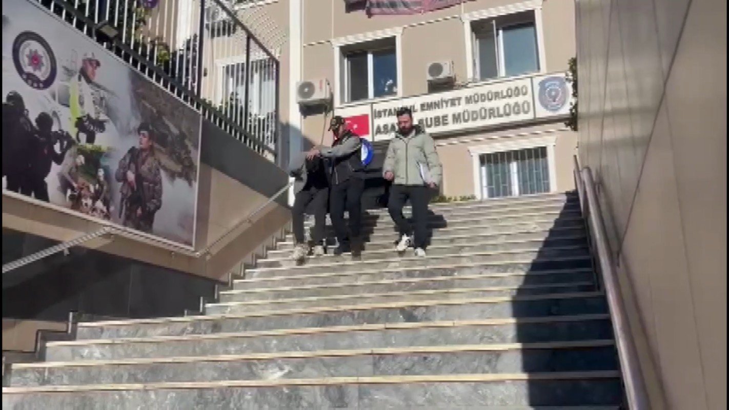 Ali AKSOYER/İSTANBUL,(DHA)-ESENYURT’da A.G.(75) ve H.H. (76) isimli iki kadını telefonla
