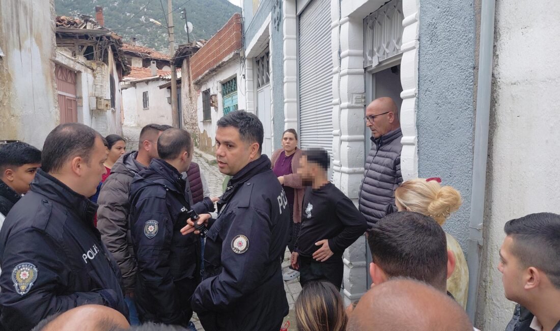 Eski eşinin birlikte yaşadığı ileri sürülen kişi tarafından bıçaklandı Evren ŞAKI/KIRKAĞAÇ (Manisa), (DHA)- MANİSA'nın Kırkağaç ilçesinde Devran Arınç, çocuklarını