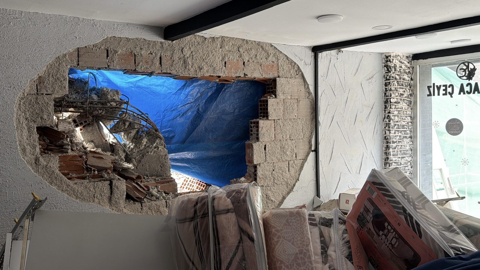 Batuhan KILIÇ/ESKİŞEHİR, (DHA)- ESKİŞEHİR’de 8 katlı bir binanın yıkımı sırasında