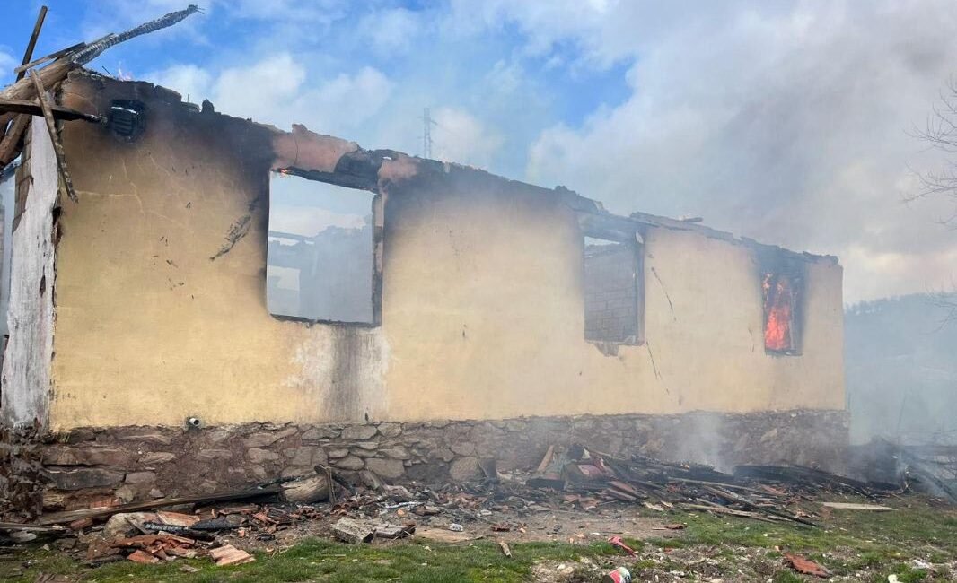 Tuna İŞLEYEN/TAVŞANLI (Kütahya), (DHA)- KÜTAHYA'nın Tavşanlı ilçesinde evinde sobadan çıkan