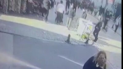 Ali AKSOYER/İSTANBUL(DHA)FATİH'te bir lojistik firmasında kurye olarak çalışan Arif İsmailov'u