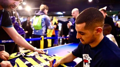 İSTANBUL, (DHA)- FENERBAHÇELİ futbolcular N'Golo Kante ve Levent Mercan, Fenerium’un