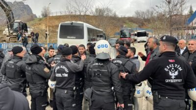 Yaşar KAPLAN/ ŞEMDİNLİ, (Hakkari) (DHA)- YÜKSEKOVA Spor Kadın Futbol Takımı,