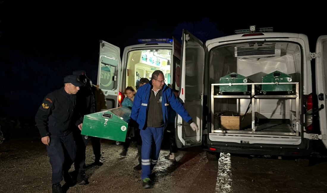 Fethiye’de tur teknesi battı: 6 kişi kurtarıldı, 1 ölü (2) KAYIP KİŞİNİN CANSIZ BEDENİNE ULAŞILDI Muğla’nın Fethiye ilçesinde kayalıklara çarparak