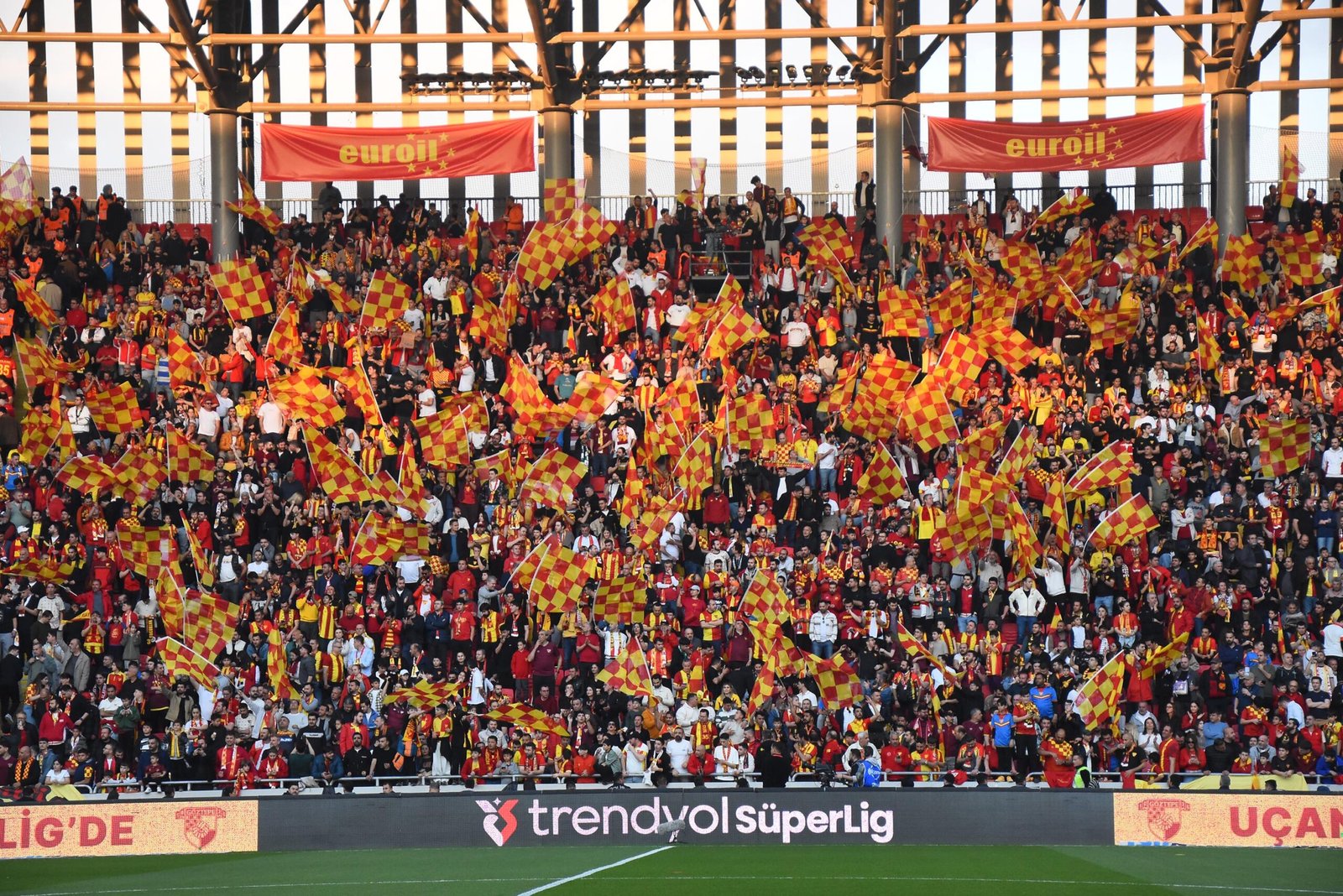 Ergin KARATAŞ / İZMİR, (DHA)- SÜPER Lig'de tüm futbolseverlerin merakla