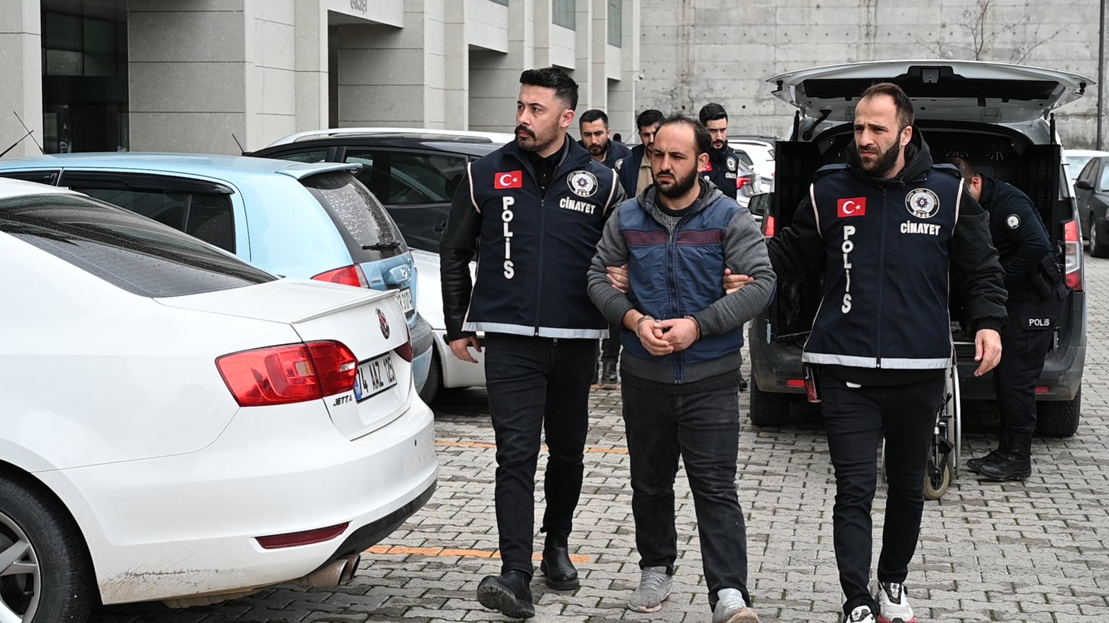 TUTUKLANDILAR Kırıkkale'de dün doğum yapan F.G. ile birlikte yaşadığı Ö.O.'nun