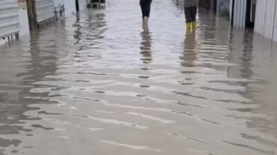 Alican GÜMÜŞ/HATAY, (DHA)-HATAY'da şiddetli yağış etkili oldu, göle dönen yollarda