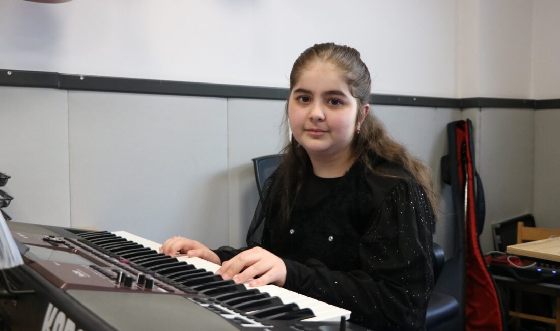 Samed Aydın SUN/KAYSERİ, (DHA)- KAYSERİ’de 3,5 yaşında geçirdiği boyun tutulması