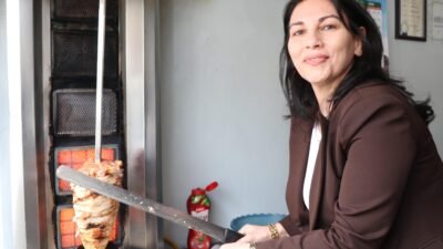 Dursun Murat AYDIN/ŞENKAYA (Erzurum), (DHA)- ERZURUM'un Şenkaya ilçesinde eşiyle birlikte