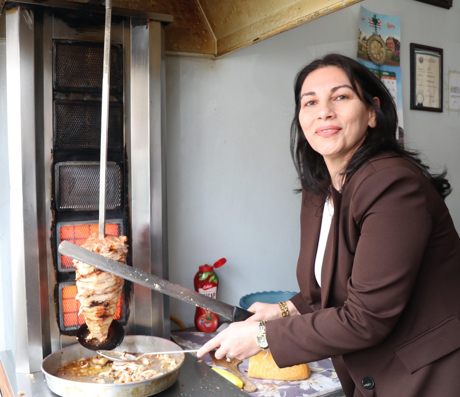Dursun Murat AYDIN/ŞENKAYA (Erzurum), (DHA)- ERZURUM'un Şenkaya ilçesinde eşiyle birlikte