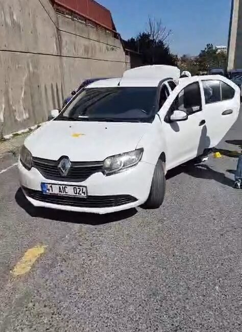 İsrail Konsolosluğu önündeki çatışma; saldırganların İzmit’ten geldiği araçta inceleme -1 İSTANBUL, (DHA)- Beşiktaş'ta İsrail Konsolosluğu'nun da bulunduğu binanın önünde çıkan