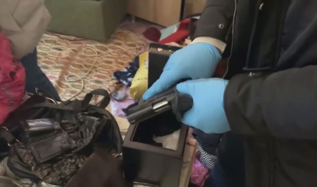 İstanbul- Dijital ortamda suç ağına 16 ilde eş zamanlı operasyon: 35 gözaltı Derya EVREN KORKMAZ- Ceyda YEŞİLOĞLU / İSTANBUL, (DHA)- İstanbul merkezli