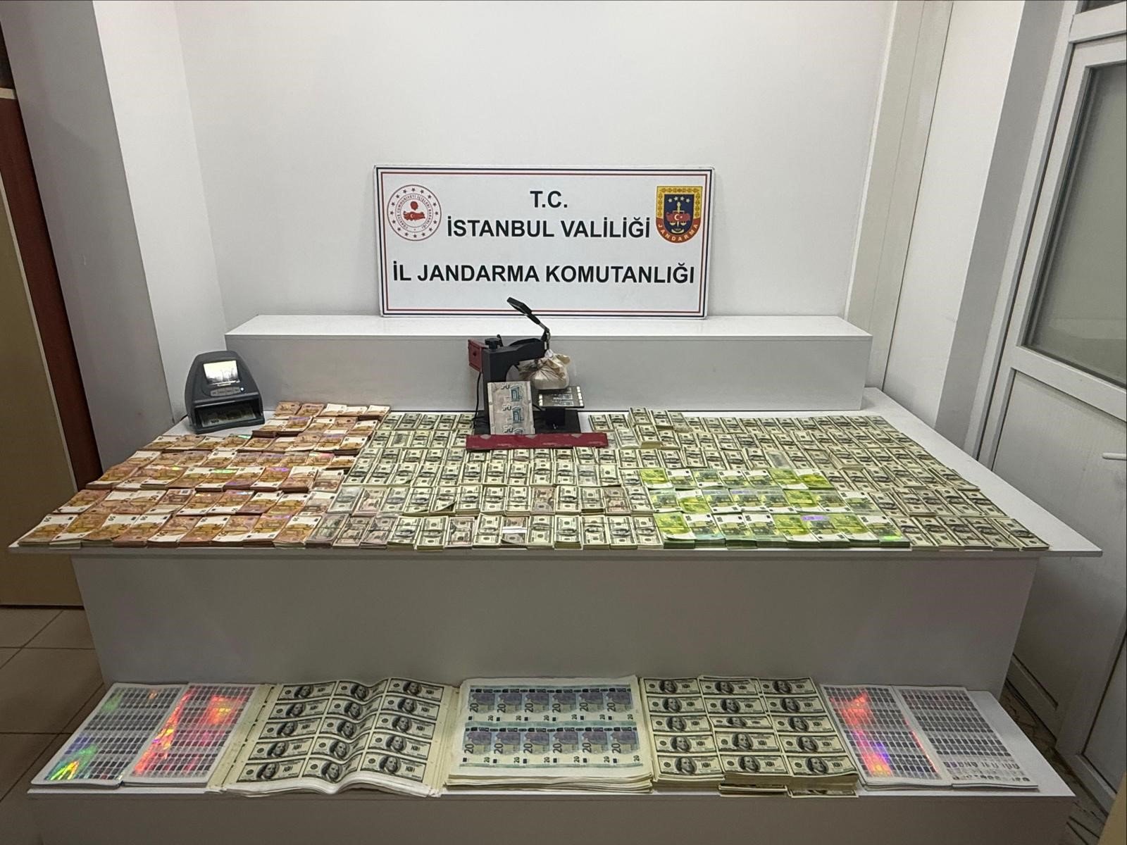 Ceyda YEŞİLOĞLU / İSTANBUL, (DHA) - ESENLER’de düzenlenen operasyonda çok