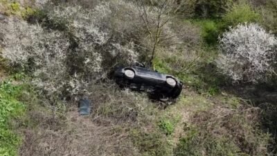 Emre KURT / İSTANBUL, (DHA)- EYÜPSULTAN'da sürücüsünün direksiyon hakimiyetini kaybettiği