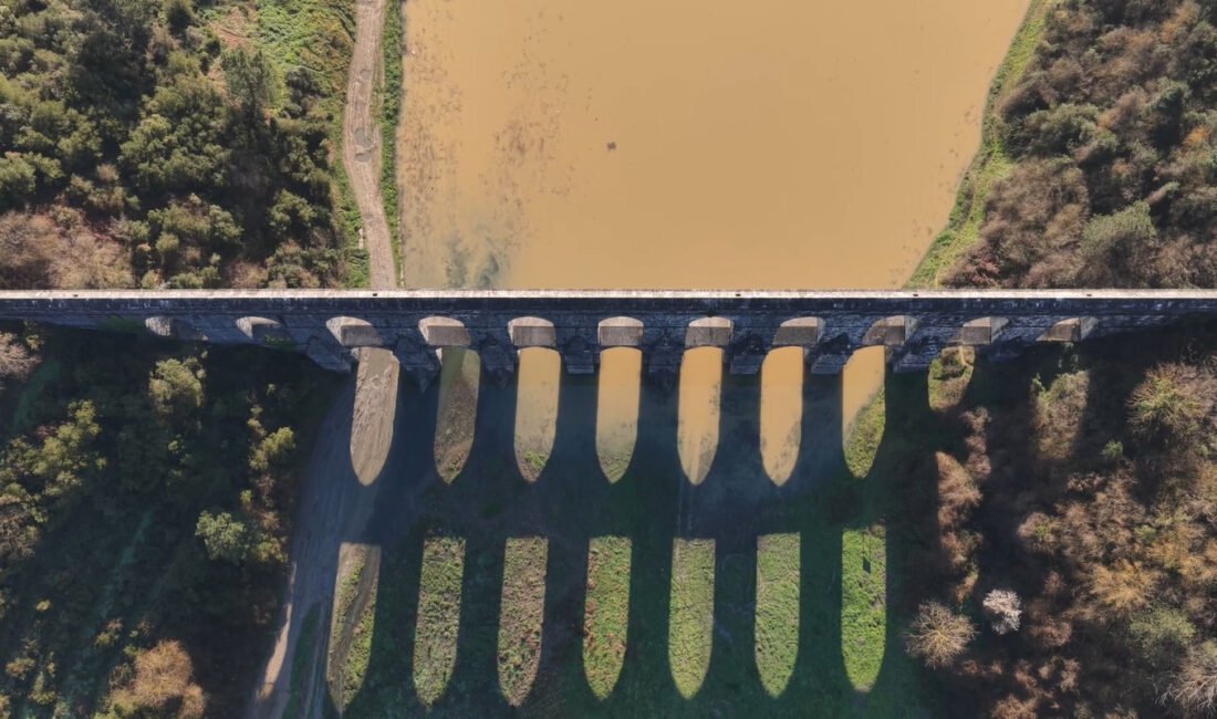 İstanbul – İstanbul barajlarında doluluk oranı yağışların ardından yüzde 65,74’e yükseldi Ali AKSOYER/İSTANBUL(DHA)- İSTANBUL’da günlerdir etkili olan yağışların etkisiyle barajlardaki doluluk