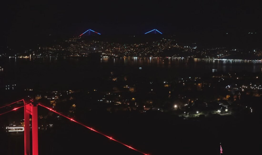 İbrahim YILDIZ/İSTANBUL,(DHA)- FATİH Sultan Mehmet Köprüsü, Galata Kulesi ve Sabiha