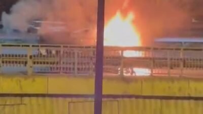 Doğan Can CESUR/İSTANBUL,(DHA)- KAĞITHANE'de seyir halindeki taksiden yükselen alevler kısa