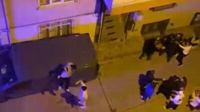 Baran AKKAYA-Emin YEŞİL/İSTANBUL,(DHA)- SULTANGAZİ'de iki grup arasında çıkan kavgada, saldırıdan