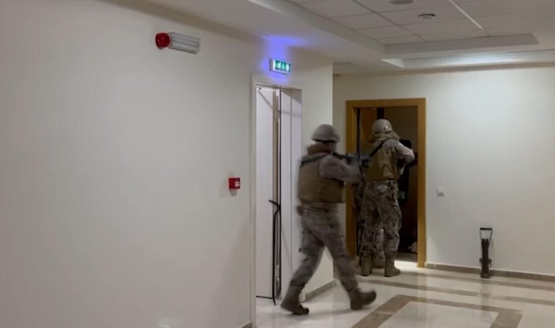 İstanbul’da DEAŞ operasyonu: 17 gözaltı İSTANBUL, (DHA)- İSTANBUL'da, DEAŞ silahlı terör örgütüne yönelik yapılan operasyonda