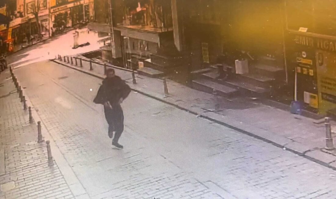 İstanbul’daki kurye cinayetine ilişkin 2 şüpheli, Edirne’de yakalandı Umut IŞIK/EDİRNE, (DHA)-İSTANBUL'un Fatih ilçesinde Kazakistan uyruklu kurye Arif İsmailov’un