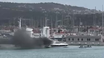 Kadir ÖZEN / İZMİR, (DHA)-İZMİR’in Çeşme ilçesinde, bir motoryatta çıkan