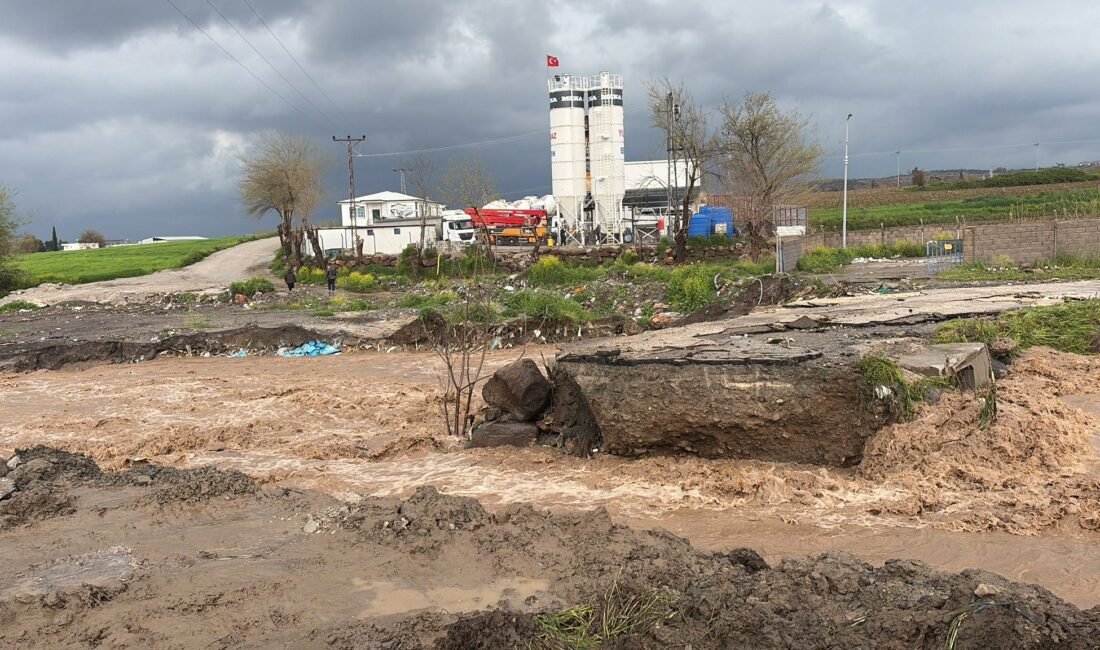 Kadirli’de 2 kişinin öldüğü sel felaketinin izleri siliniyor (2) DÜZİÇİ’NDE KÖPRÜ ÇÖKTÜ Osmaniye'nin Düziçi ilçesinde sağanak sele dönüştü. Kurtuluş