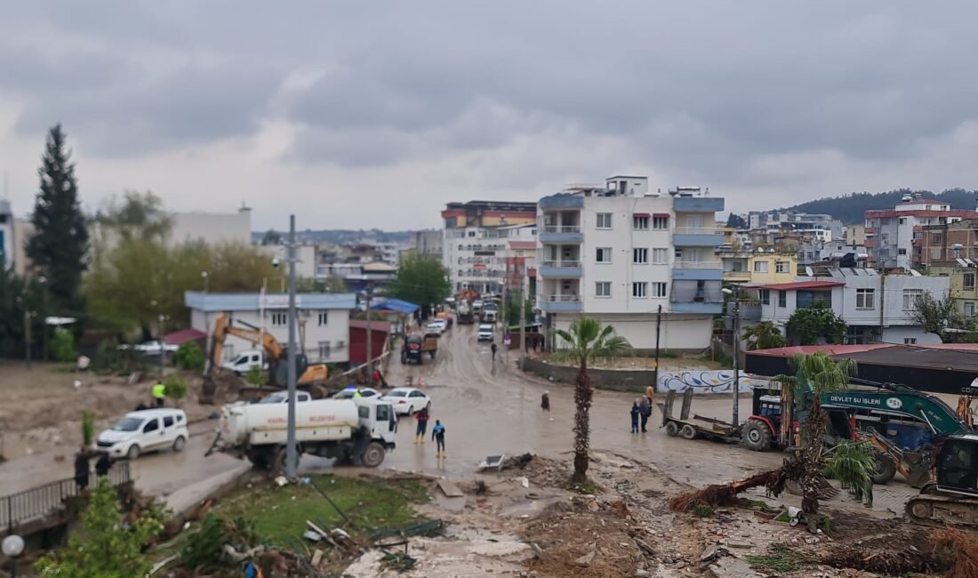 Efendi ERKAYIRAN/KADİRLİ (Osmaniye), (DHA)- OSMANİYE'nin Kadirli ilçesinde etkili olan sağanağın