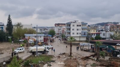 Efendi ERKAYIRAN/KADİRLİ (Osmaniye), (DHA)- OSMANİYE'nin Kadirli ilçesinde etkili olan sağanağın
