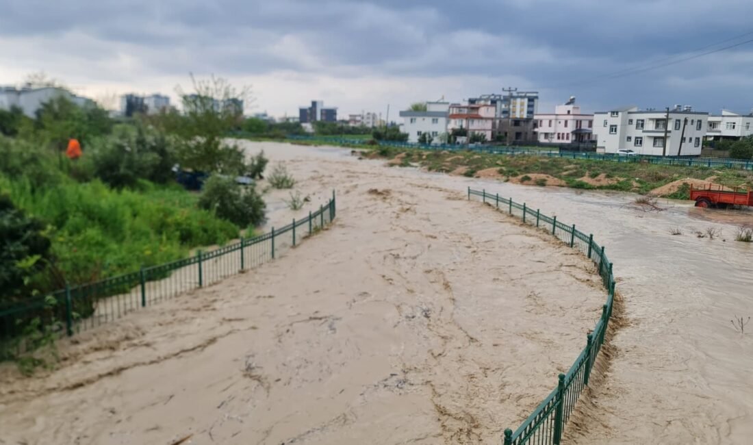DERE TAŞTI, 40 EVİ SU BASTI Dün akşam başlayan ve