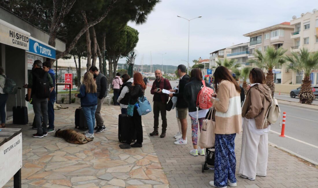 Kapıda vize uygulamasıyla Yunan adalarını ziyaret eden Türklerin sayısı 5 kat arttı Seza Nur ALPDÜNDAR/İZMİR, (DHA)- TÜRKİYE Seyahat Acentaları Birliği (TÜRSAB) İzmir