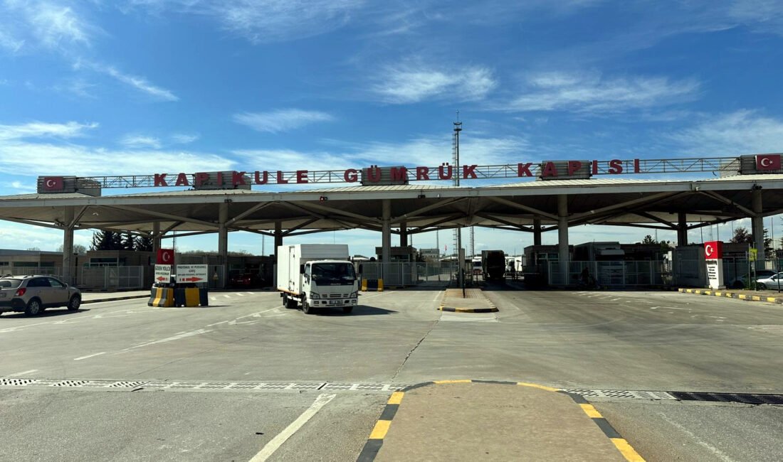 Kapıkule’de bekleme süreleri 90 saati aşan TIR şoförlerinden basın açıklaması Olgay GÜLER- Batuhan SEVER/EDİRNE, (DHA)- TÜRKİYE’den aldıkları ihraç yüklerini Avrupa’daki