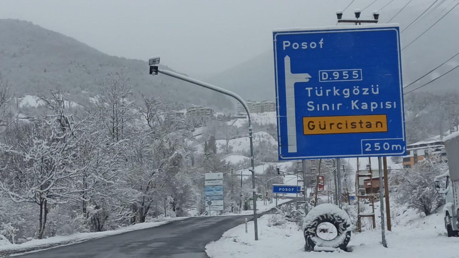 Alper TURGUT/POSOF (Ardahan), (DHA)- ARDAHAN’ın Posof ilçesinde etkili olan kar