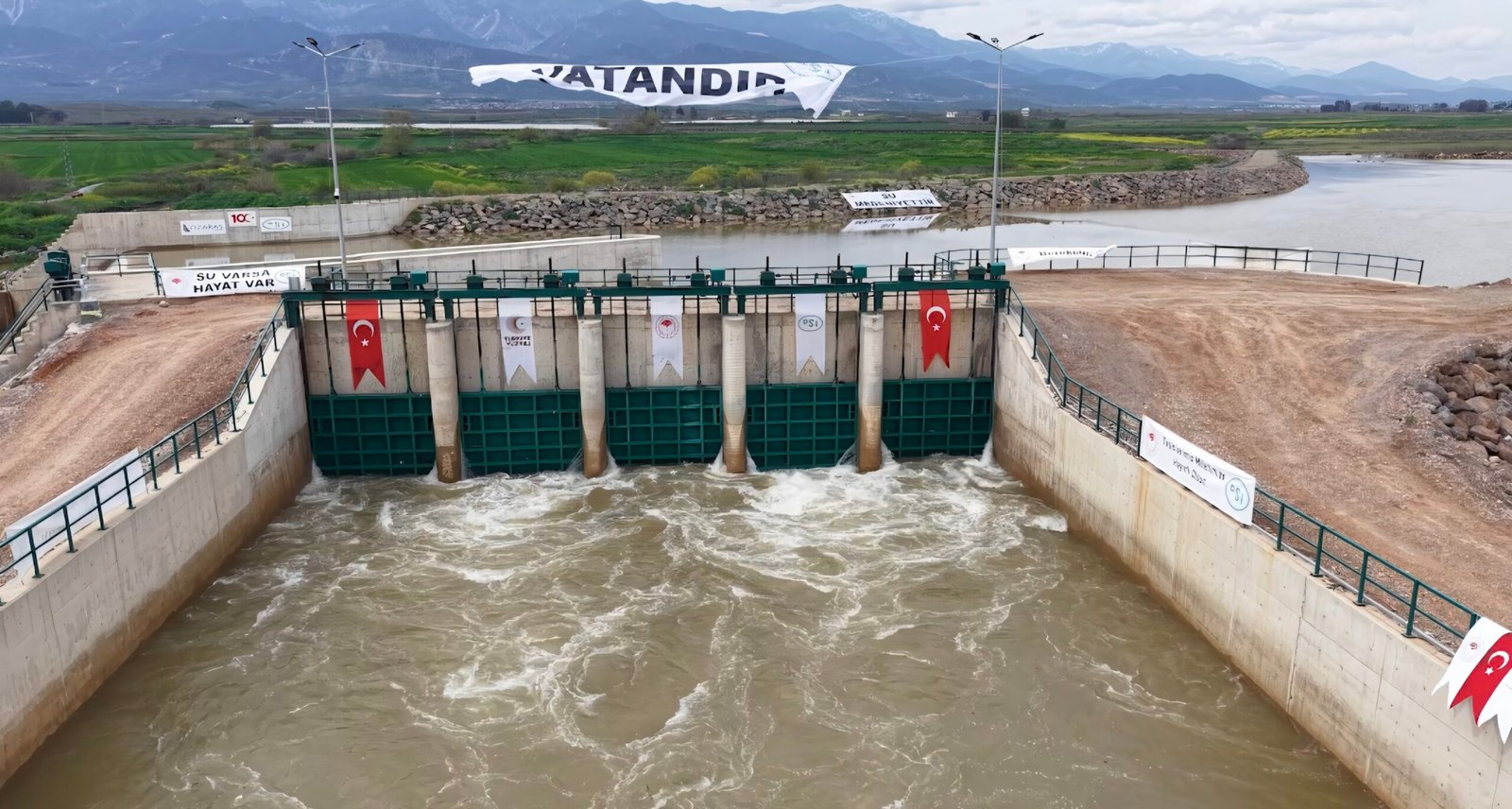 Alican GÜMÜŞ/HATAY, (DHA)- HATAY’da Karasu Regülatörü ve Derivasyon Kanalı'nın açılışı