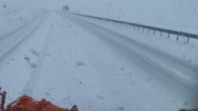 ŞEHİRLER ARASI YOLLARDA ÇALIŞMA BAŞLATILDI Bingöl'ün yüksek kesimlerinde sabah saatlerinde