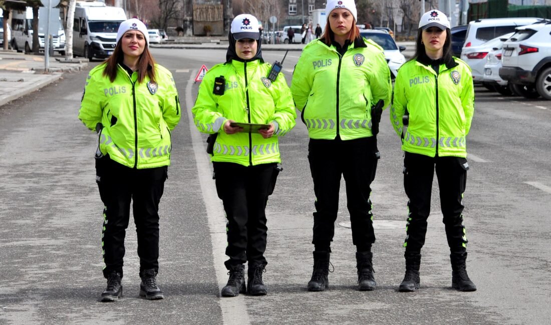 Kars trafiği, kadın polislere emanet Volkan KARABAĞ/KARS, (DHA)- KARS Emniyet Müdürlüğü Trafik Denetleme Şube Müdürlüğü
