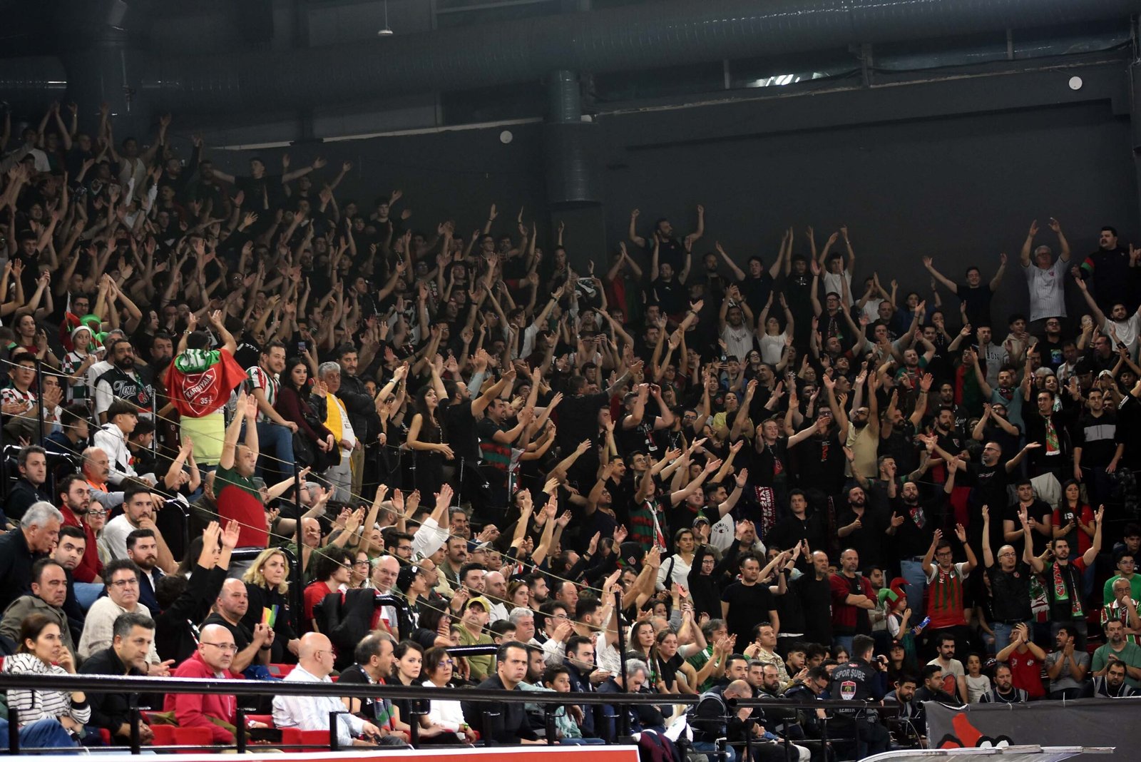 Ergin KARATAŞ / İZMİR, (DHA)- TÜRKİYE Sigorta Basketbol Süper Ligi'nde