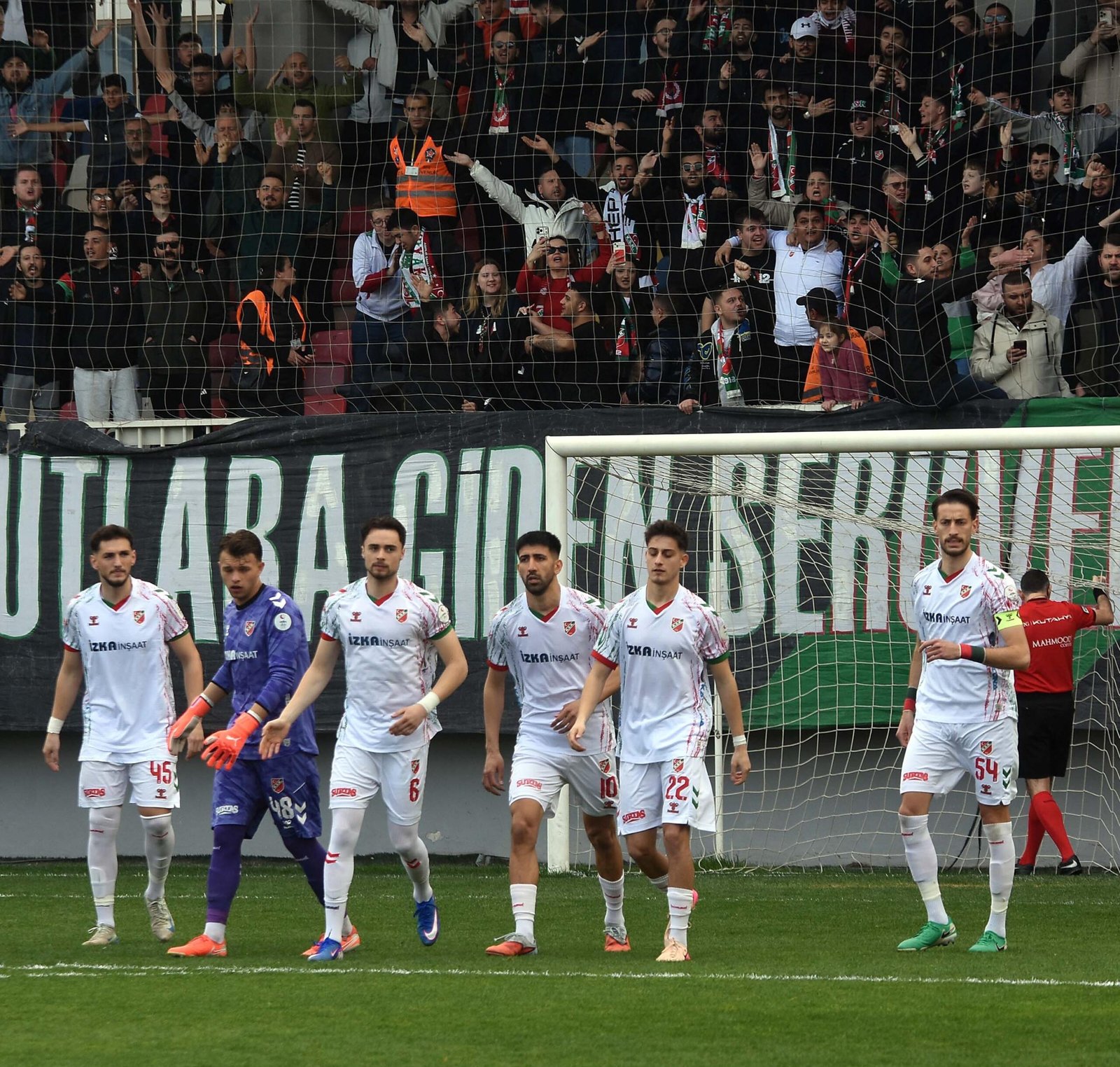 Ergin KARATAŞ / İZMİR, (DHA)- TFF 3'üncü Lig 4'üncü Grup'ta