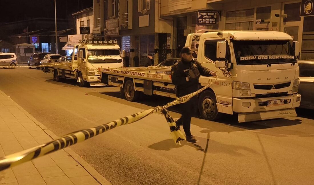 Volkan KARABAĞ/ KARS, (DHA)- KARS’ta park halindeki iki adet çekici