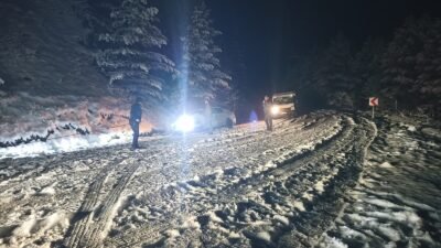 Bünyamin KARACAN/ KASTAMONU, (DHA)- KASTAMONU’da hava sıcaklığının düşmesiyle birlikte kar