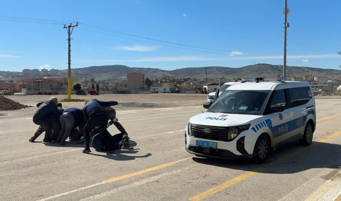 Burak CAN/KIRIKKALE, (DHA)-KIRIKKALE Belediyesi personeli, 'kavga' ihbarı yaparak çağırdıkları polis