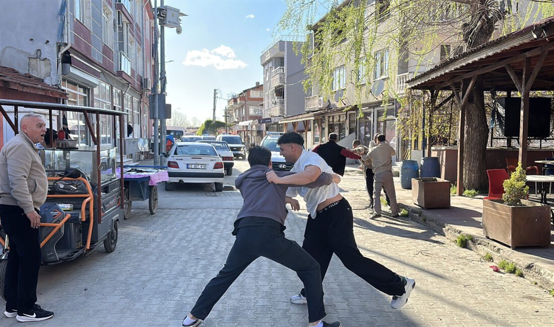 Umut IŞIK/ EDİRNE, (DHA)- EDİRNE’de çoğunluğu Romanlardan oluşan mahalle sakinleri,