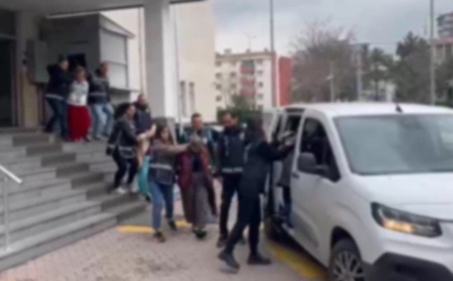 Furkan KAVUKLU/KAYSERİ, (DHA)- KAYSERİ’de çeşitli tarihlerde 3 ayrı evden yaklaşık