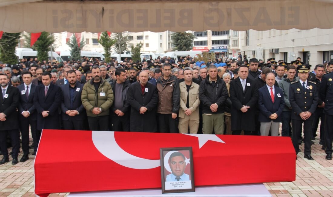 Tekin YALÇINKAYA/ELAZIĞ, (DHA)- İSTANBUL’da polis servis aracının otomobille çarpıştığı kazada