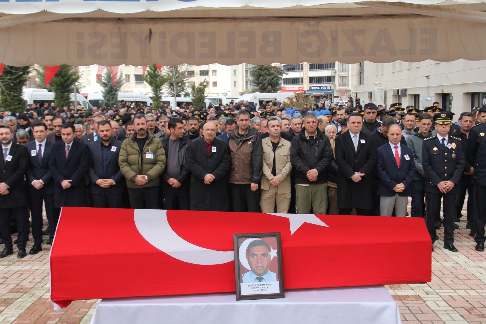 Tekin YALÇINKAYA/ELAZIĞ, (DHA)- İSTANBUL’da polis servis aracının otomobille çarpıştığı kazada